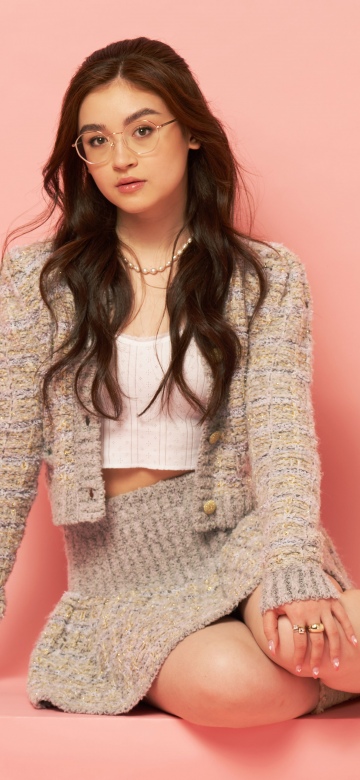 Anna Cathcart, Peach background