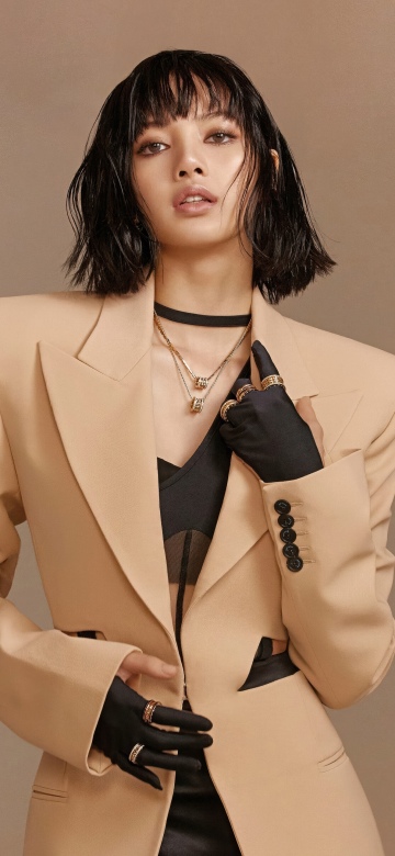 Lisa, Short hair