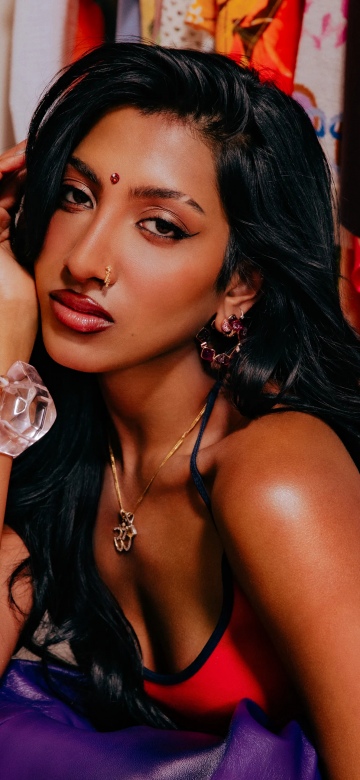 Lara Raj, Portrait