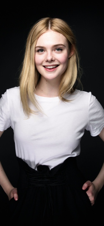 Elle Fanning, Dark background