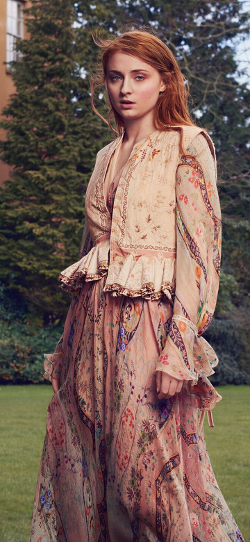 Sophie Turner, Floral dress