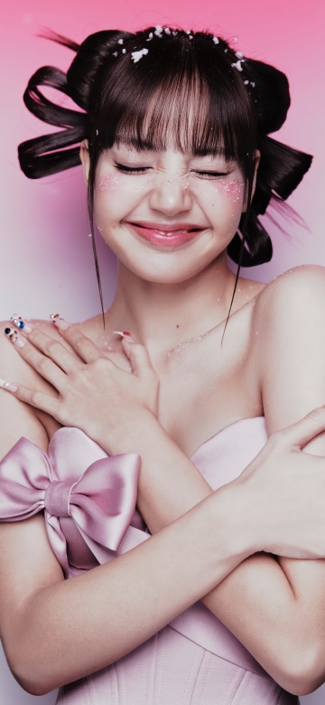Lisa, Cute smile
