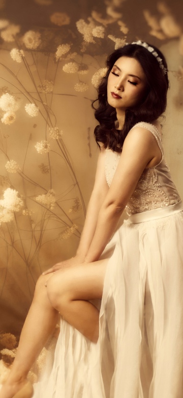 Halley Kim, Golden yellow