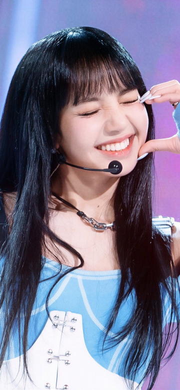 Lisa, Singing