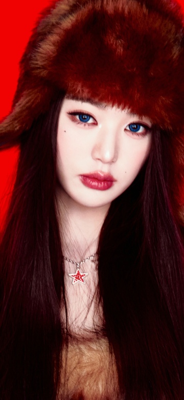 Jang Wonyoung, Blue eyes