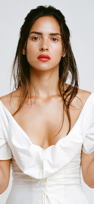 Adria Arjona, White aesthetic