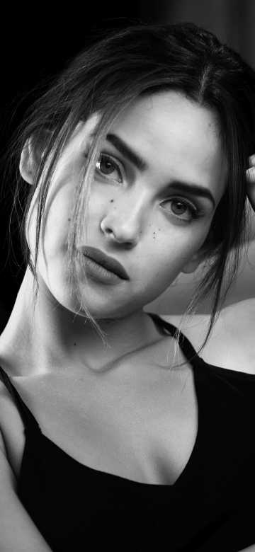 Adria Arjona, Black and White wallpaper