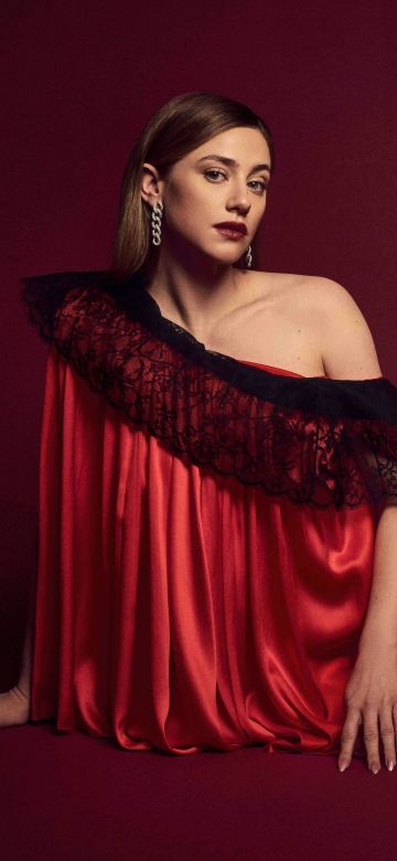 Lili Reinhart, Red dress