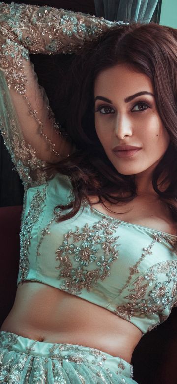 Amyra Dastur, Bollywood actress, Indian actress