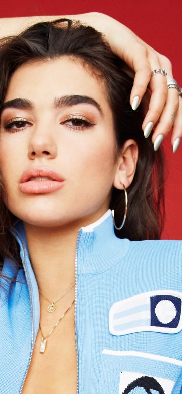 Dua Lipa, Red background