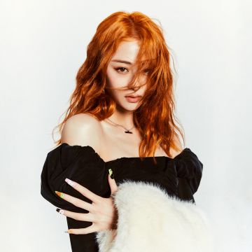 Le Sserafim, Huh Yunjin, K-pop singer, South Korean Singer, 5K, White background