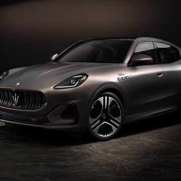 Maserati Grecale Folgore, 8K, Dark background, 5K