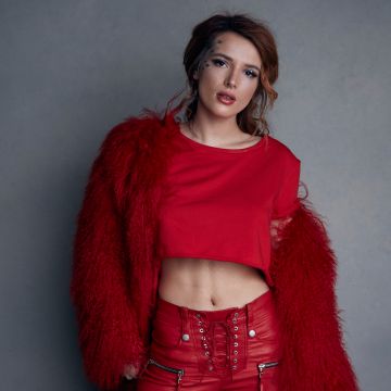 Bella Thorne, Red dress, American actress