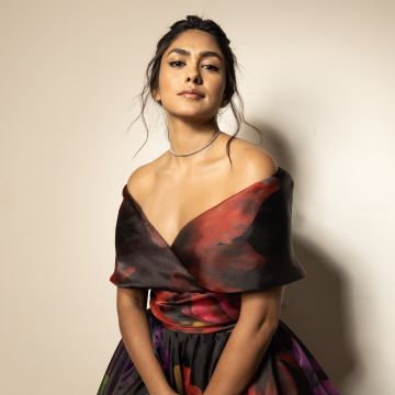 Indian actress, Mrunal Thakur, 2024, 5K