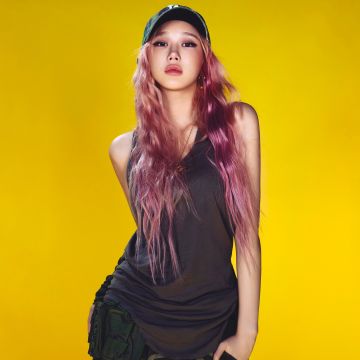 Giselle (aespa), Yellow background, 5K, K-Pop singer