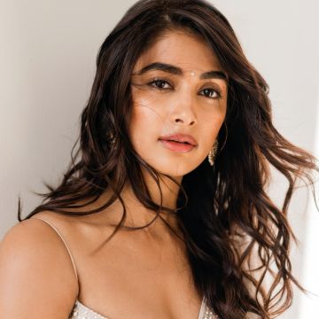 Beautiful actress, Pooja Hegde, Indian actress, 5K, Portrait