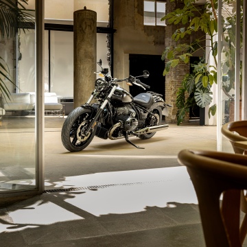 BMW R 18, Modern interior, 5K, Cruiser motorcycle, 2025