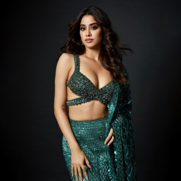 Janhvi Kapoor, Green Saree, Dark background