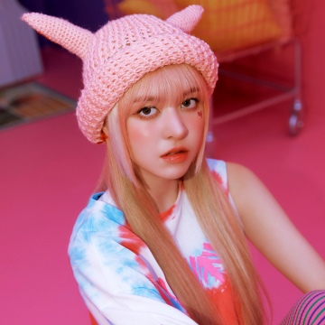Lily NMIXX, Pink aesthetic