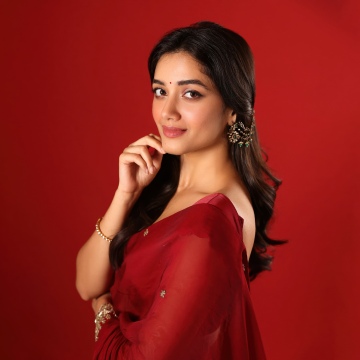 Bhagyashri Borse, Saree, Red background, Indian actress, 5K