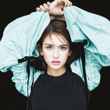 Jeon Somi, Portrait, Dark background