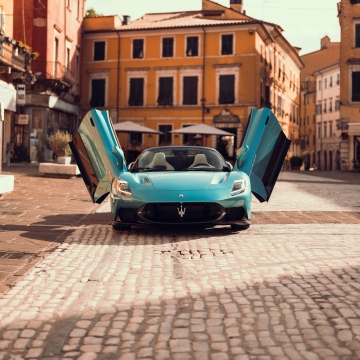 Maserati MCPURA Cielo, Vertical, 2025, 5K