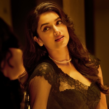 Bhagyashri Borse, Black saree, Indian actress, 5K, 8K, Indian fashion