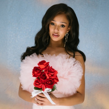 Manon, Red Roses, Pink dress, Portrait, 5K