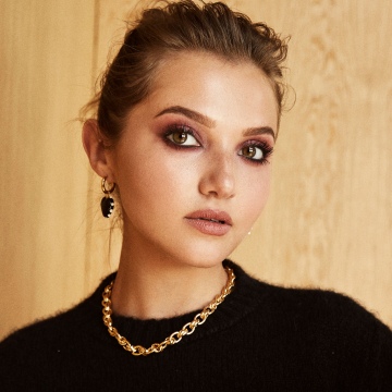 Mia McKenna-Bruce, English actress, 5K