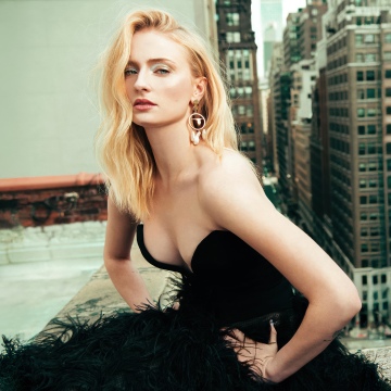 Sophie Turner, Black dress, 5K, Portrait