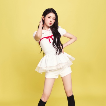 Ana, Hearts2Hearts RUDE, Yellow background 5K
