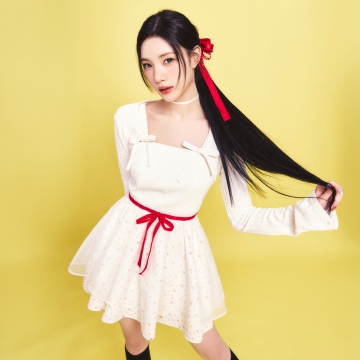 JUUN, Hearts2Hearts RUDE, Yellow background 5K