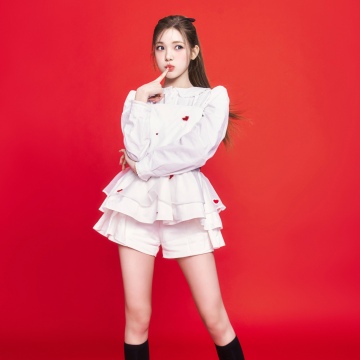 YUHA, Hearts2Hearts RUDE, Red background, 5K