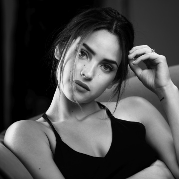 Adria Arjona, Black and White wallpaper