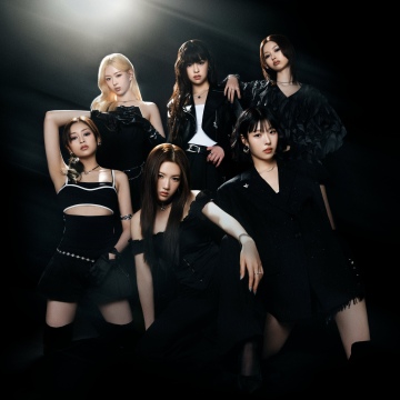 AtHeart - Butterfly Doors, 5K, Dark background, K-Pop singers, Girl group