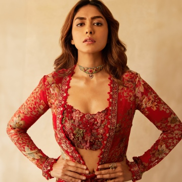 Mrunal Thakur, Floral dress, Red dress, Indian actress, 5K