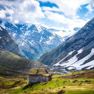 Glacier mountains, Norway, Landscape, Plateau, Wooden House, Snow covered, Sun rays, Cloudy Sky