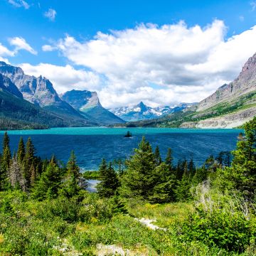 Wild Goose Island, Saint Mary Lake, Glacier National Park, USA, Mountain range, White Clouds, Glacier mountains, Snow covered, Green Trees, Blue Water, Landscape, Scenery