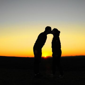 Kissing couple, Silhouette, Romantic, Evening sky, Sunset Orange, Clear sky, Horizon, Together, Lovers, 5K