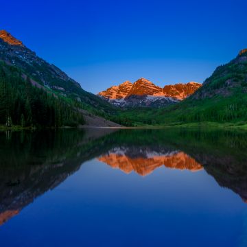 Maroon Bells, Sunrise, Colorado, United States, Alpenglow, Landscape, Alpine trees, Dawn, Maroon Lake, Reflection, Blue Sky, Clear sky, 5K