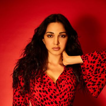 Kiara Advani, Red, Indian actress, Bollywood actress, Red background, Portrait