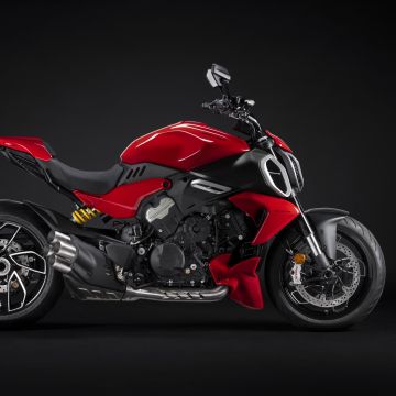 Ducati Diavel V4, 8K, 2023, Muscle cruiser, Sports bikes, Dark background, Sport cruiser