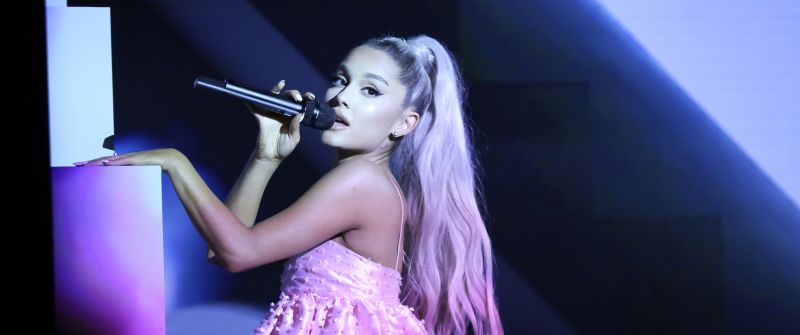 Ariana Grande, Live concert, American singer