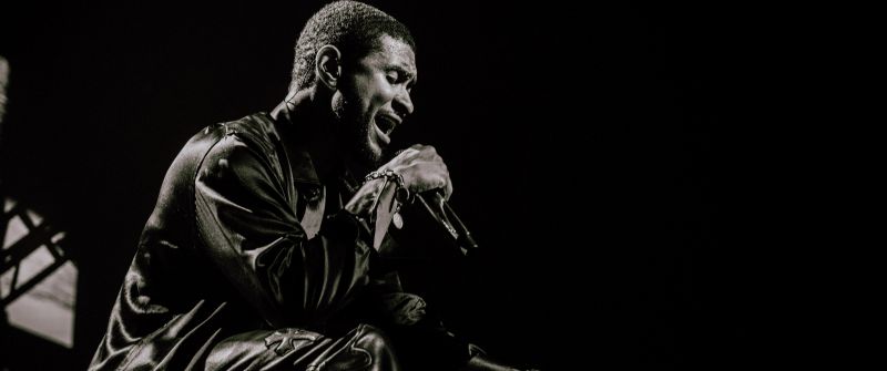 Usher, 8K, Live concert, American singer, Dark background, Monochrome