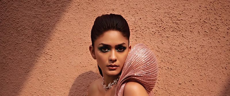 Mrunal Thakur, Portrait, 2024, Bollywood Heroine, Indian actress