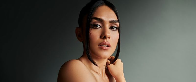 Mrunal Thakur, 8K, Indian actress, 5k, Portrait