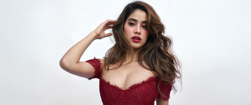 Janhvi Kapoor, Red dress