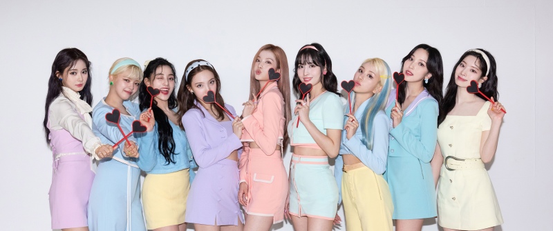 TWICE singers, Nayeon, Jeongyeon, Momo, Sana, Jihyo, Mina, Dahyun, Chaeyoung, Tzuyu