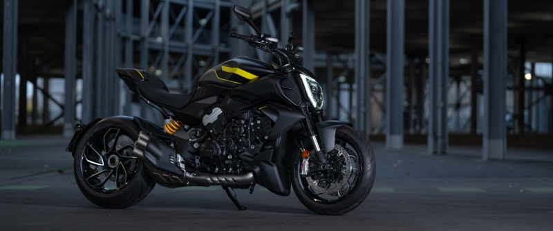 Ducati Diavel V4 Black Roadster, 2025, 5K