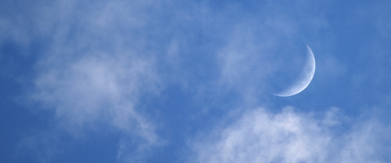 OS X Lion, Crescent Moon, Cloudy Sky, Mac OS X, Stock, 5K, Blue Sky